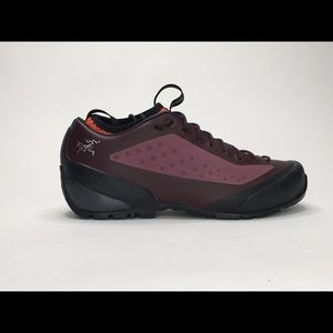 ARC’TERYX WOMENS ACRUX FL APPROACH HIKING SHOES